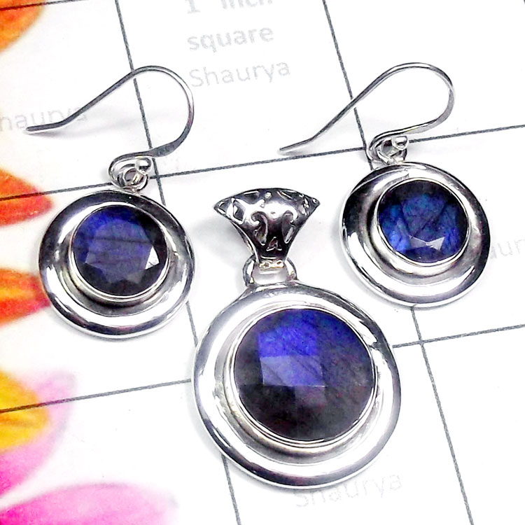 Labradorite Cut A - NDS972-925 Plain Silver Charoite, n Labradorite Earring Pendant